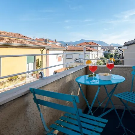 Delizioso Apt In Centro Su 2 Livelli Vicino Pineta Appartement