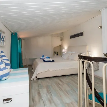 Delizioso Apt In Centro Su 2 Livelli Vicino Pineta Appartement Viareggio