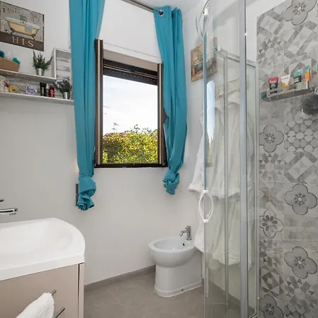 Delizioso Apt In Centro Su 2 Livelli Vicino Pineta Appartement