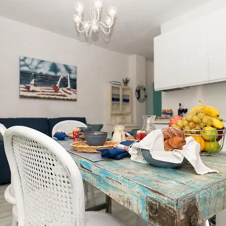 Delizioso Apt In Centro Su 2 Livelli Vicino Pineta Appartement *