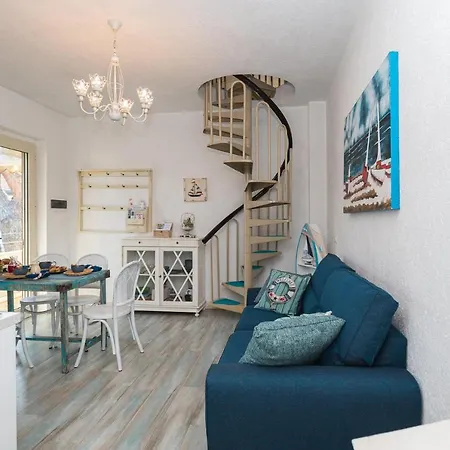 Delizioso Apt In Centro Su 2 Livelli Vicino Pineta Appartement